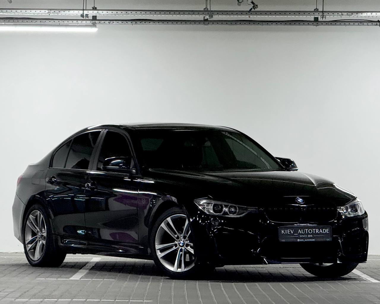 BMW 328i — фото 1