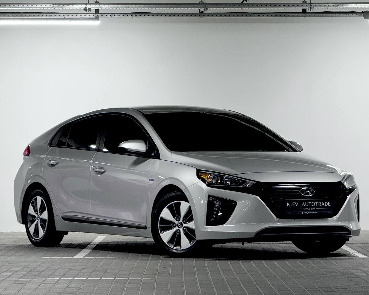 Hyundai Ioniq — фото 1