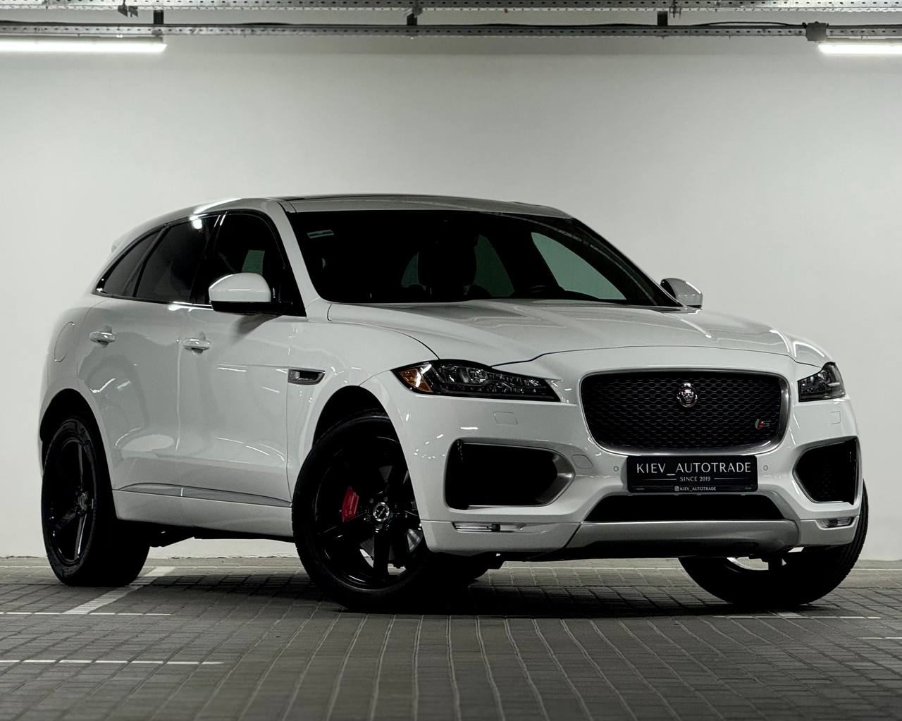 Jaguar F-PACE — фото 1