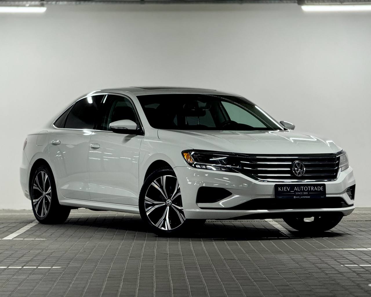 Volkswagen Passat — фото 1