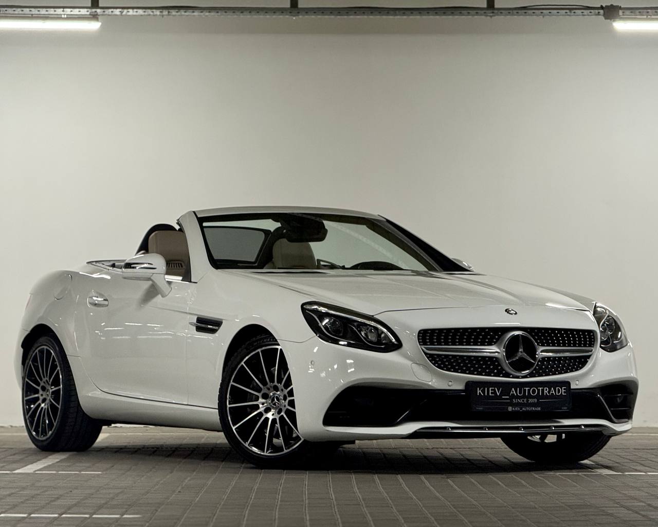 Mercedes-Benz SLC 300 Official — фото 1