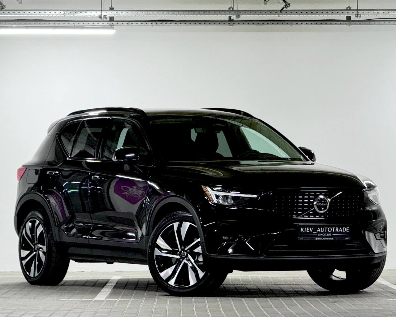 Volvo XC40 — фото 1