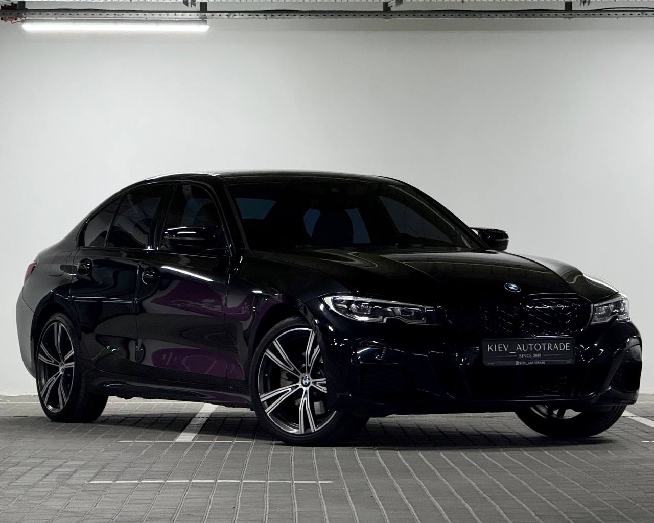 BMW 330i — фото 1