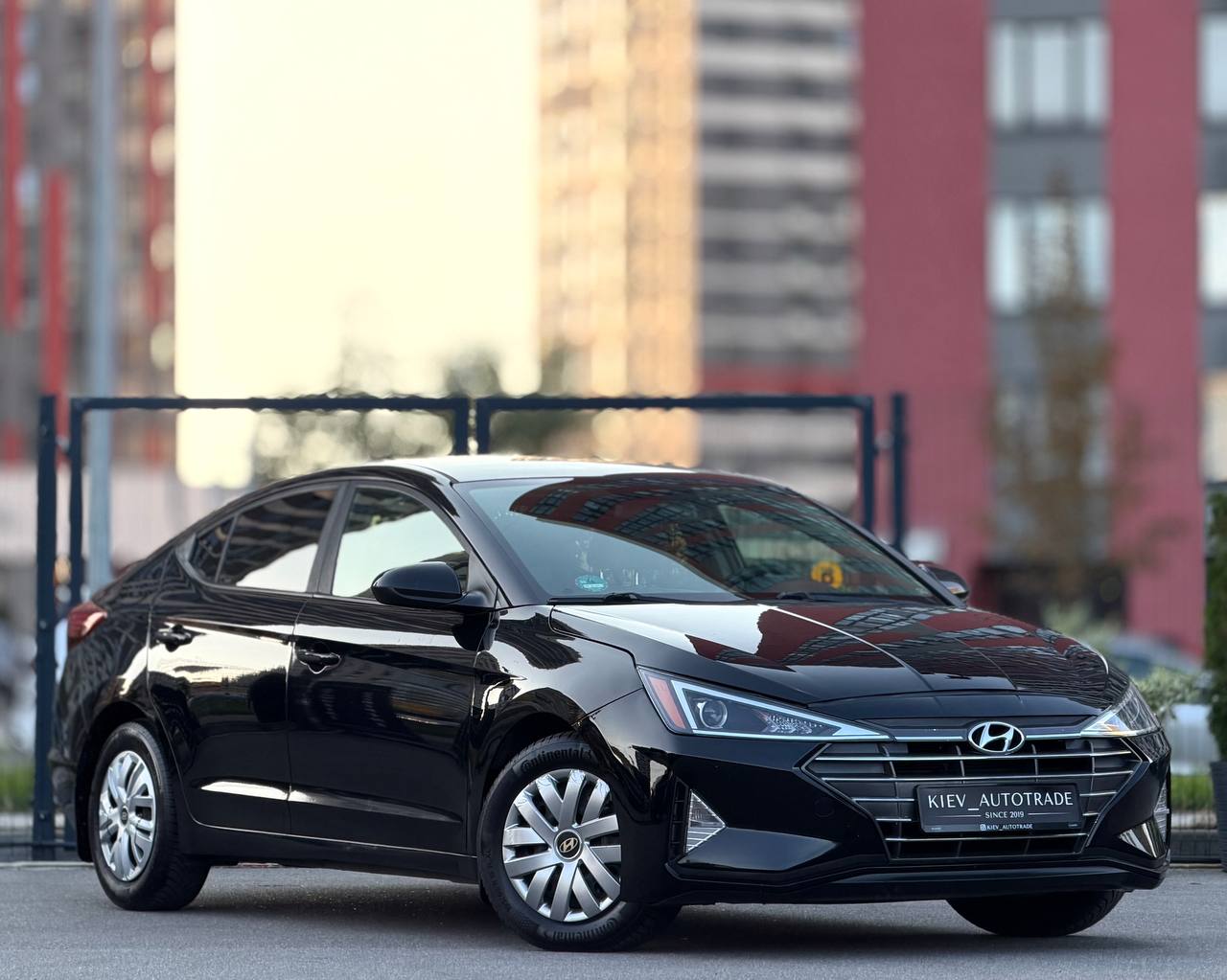 Hyundai Elantra — фото 1