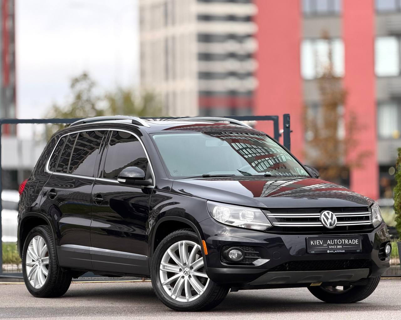 Volkswagen Tiguan — фото 1