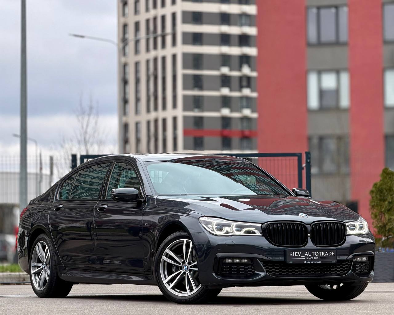 BMW 730 G12 Official — фото 1