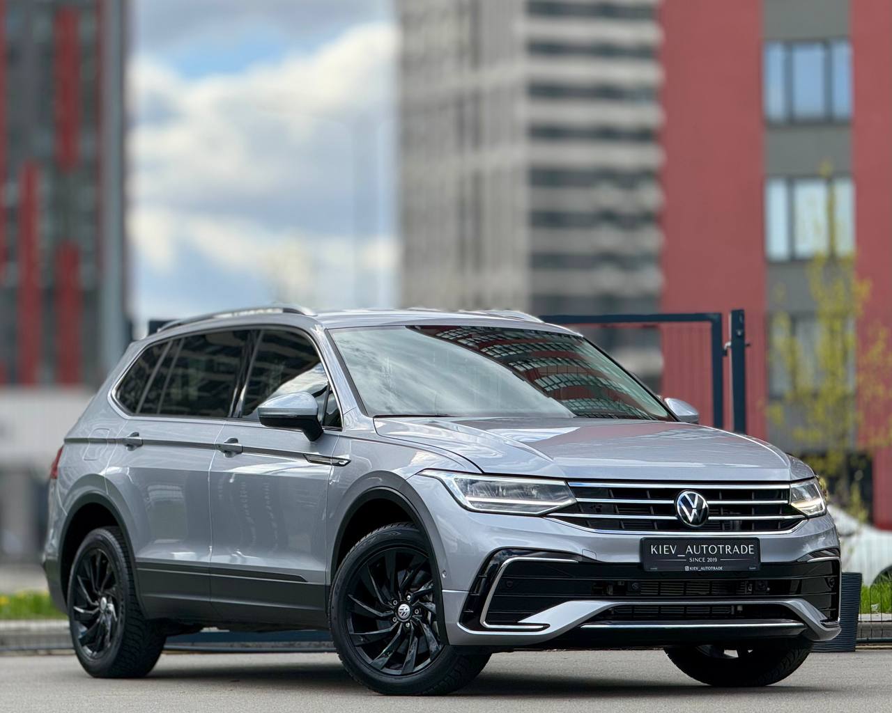 Volkswagen Tiguan — фото 1