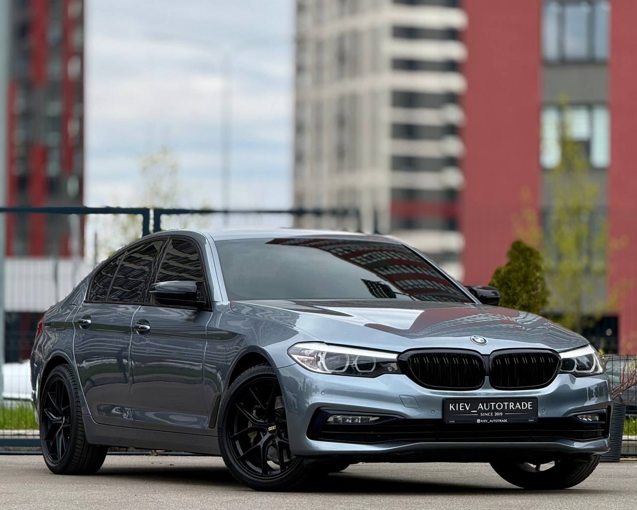 BMW 530i — фото 1