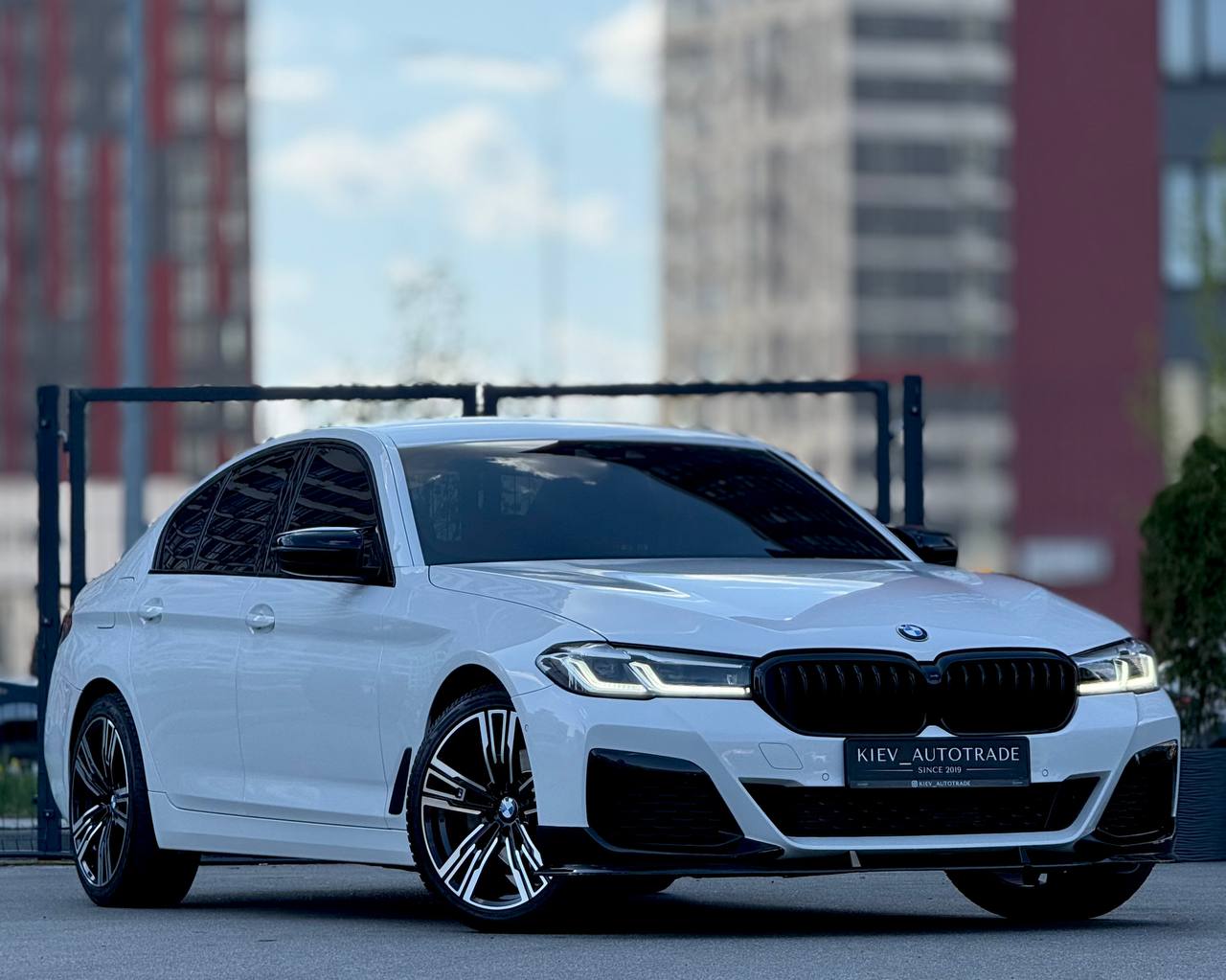 BMW 520 D X-Drive — фото 1