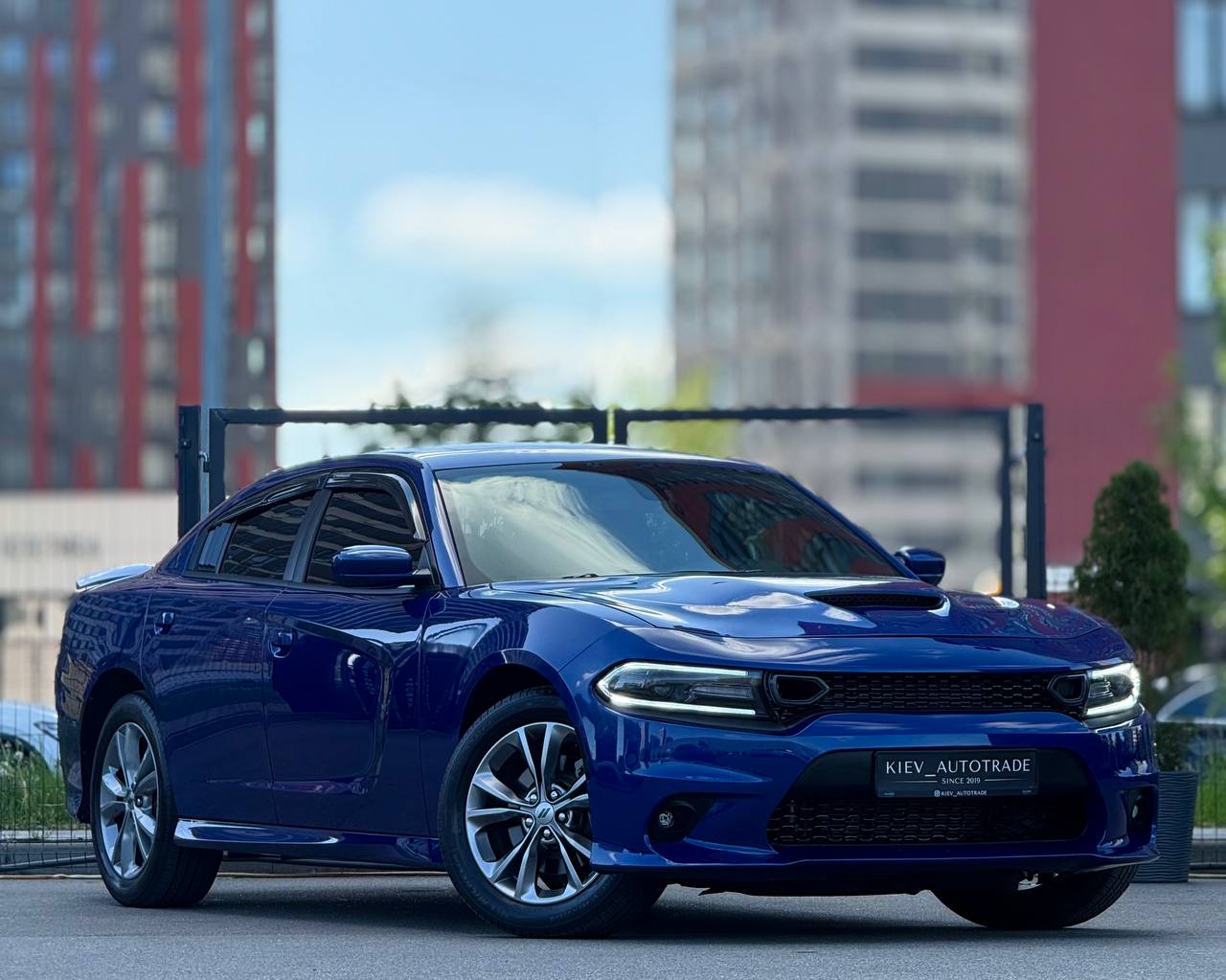 Dodge Charger — фото 1