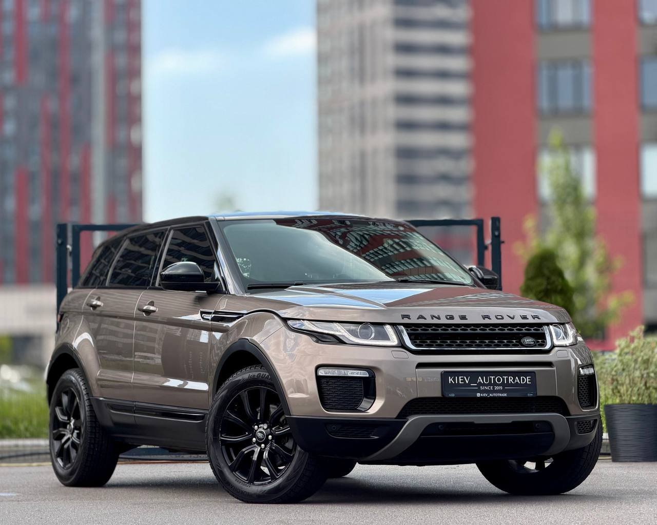 Land Rover Range Rover Evoque — фото 1