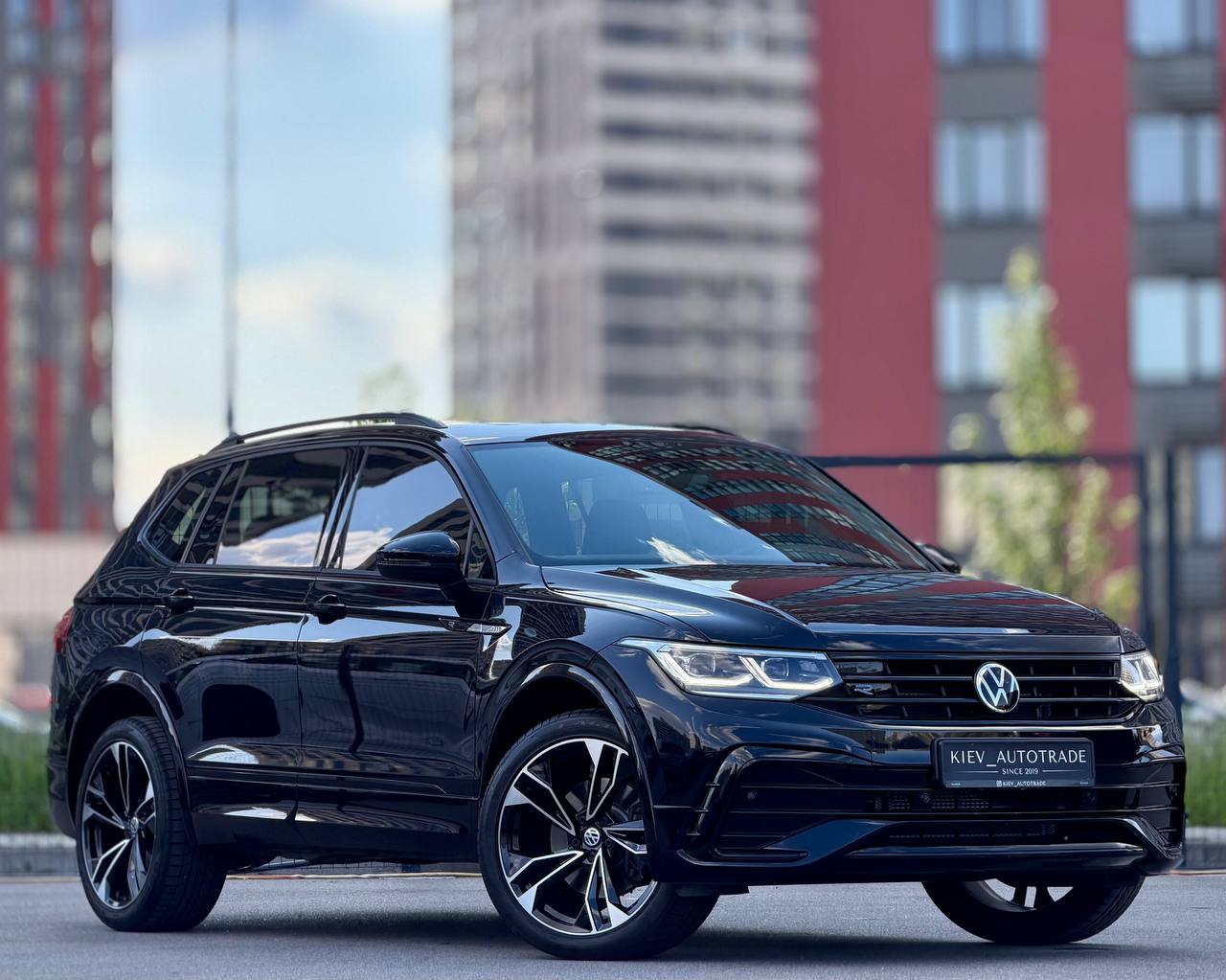 Volkswagen Tiguan — фото 1
