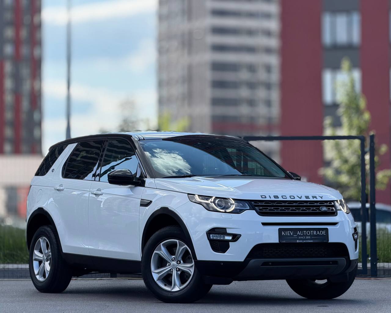 Land Rover Discovery Sport Official — фото 1
