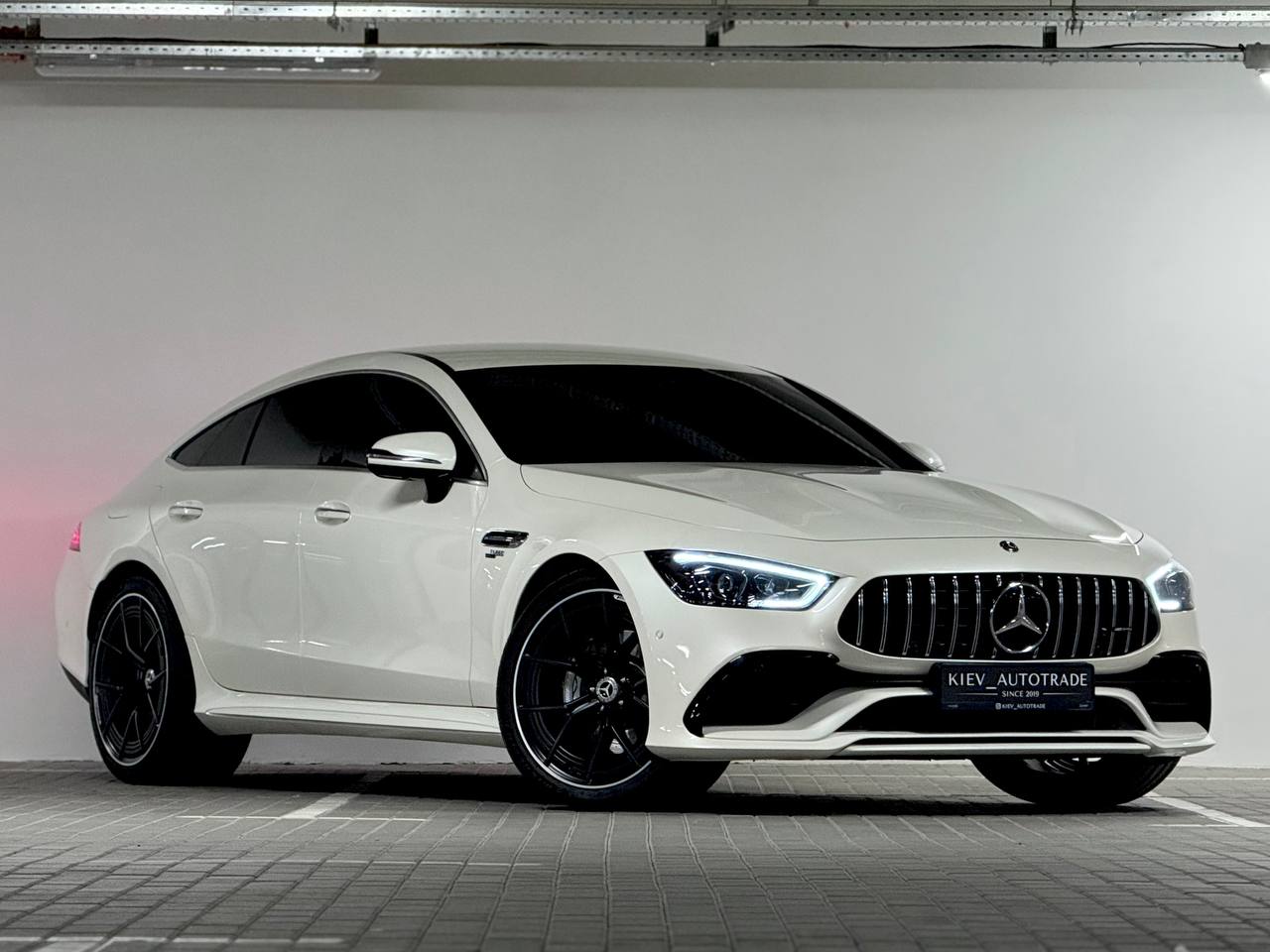 Mercedes-Benz AMG GT 53 — фото 1