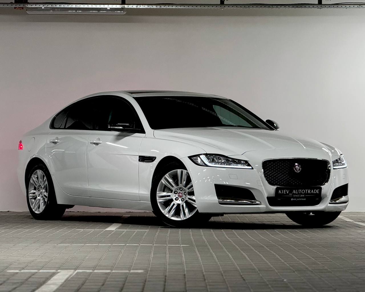 Jaguar XF — фото 1