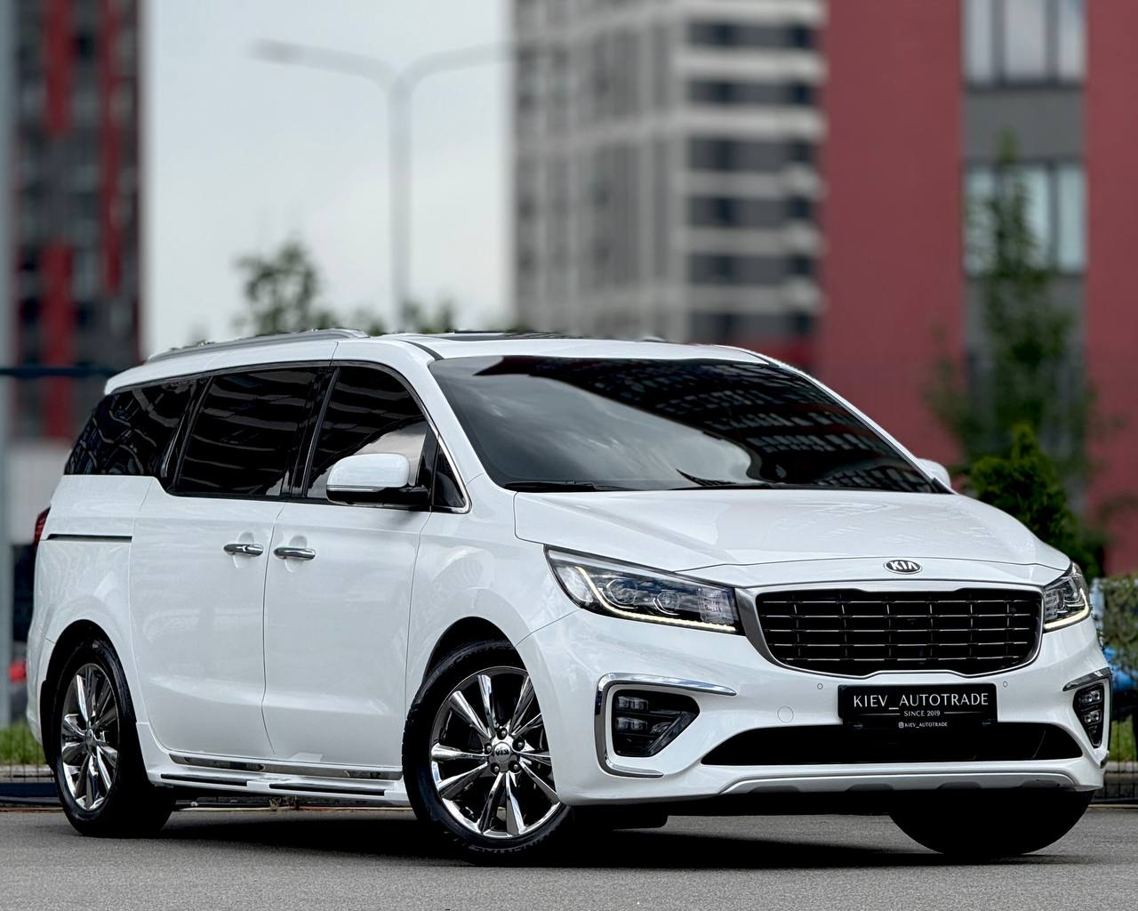 Kia Carnival Limousine — фото 1