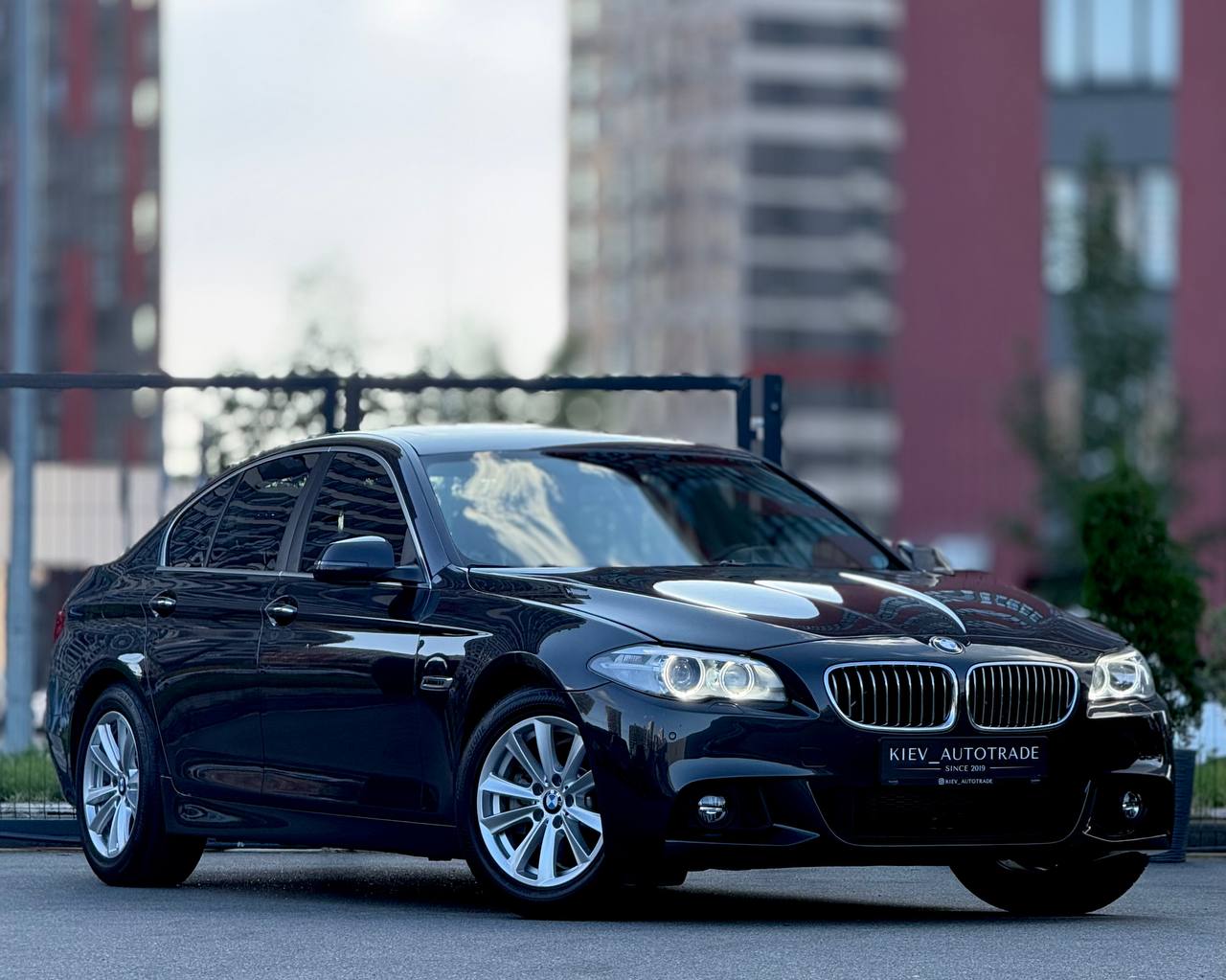 BMW 528i — фото 1