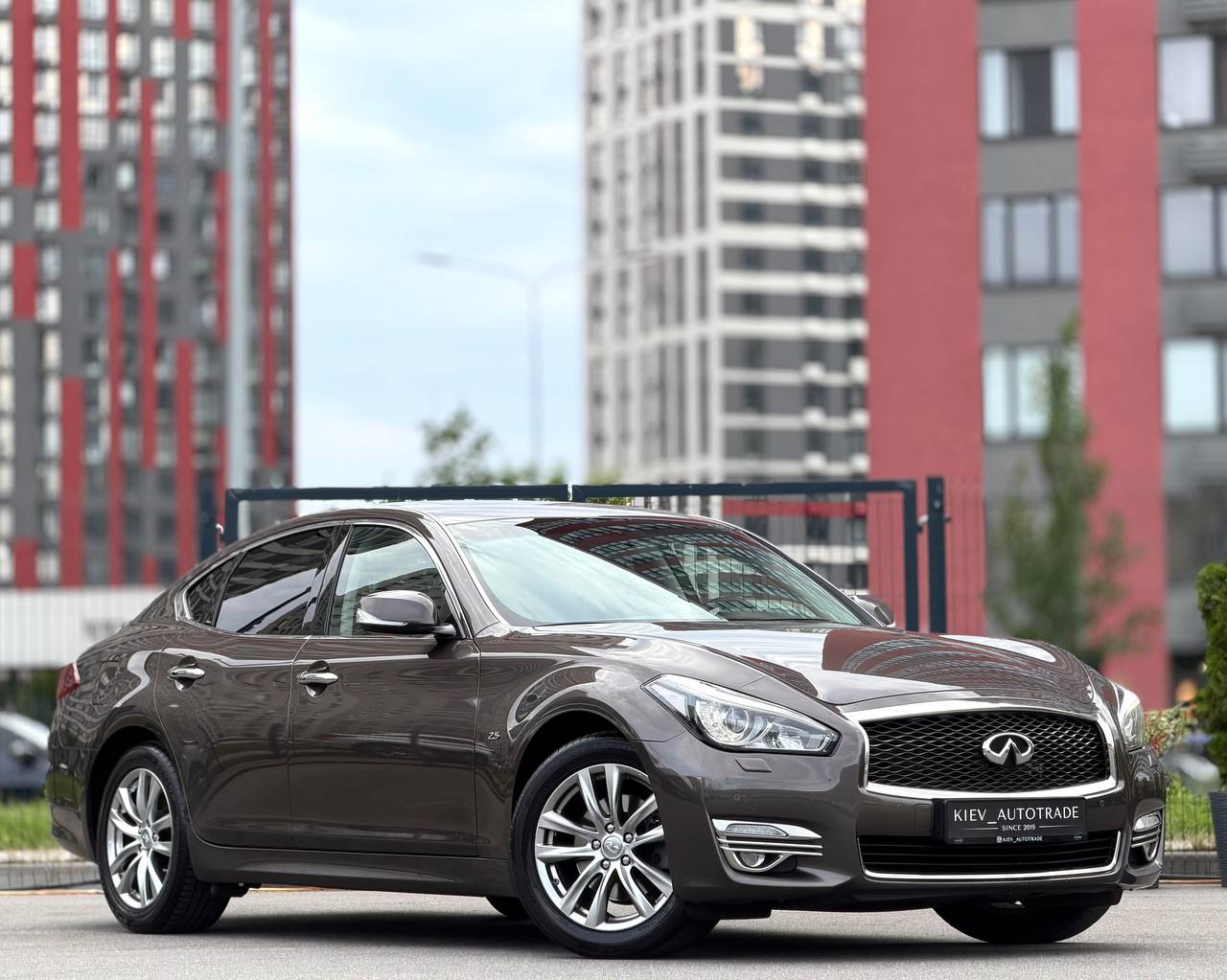 Infiniti Q70 Official — фото 1