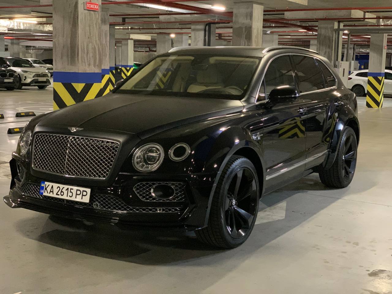 Bentley Bentayga — фото 1