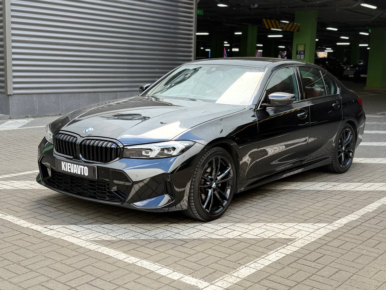 BMW 330I — фото 1