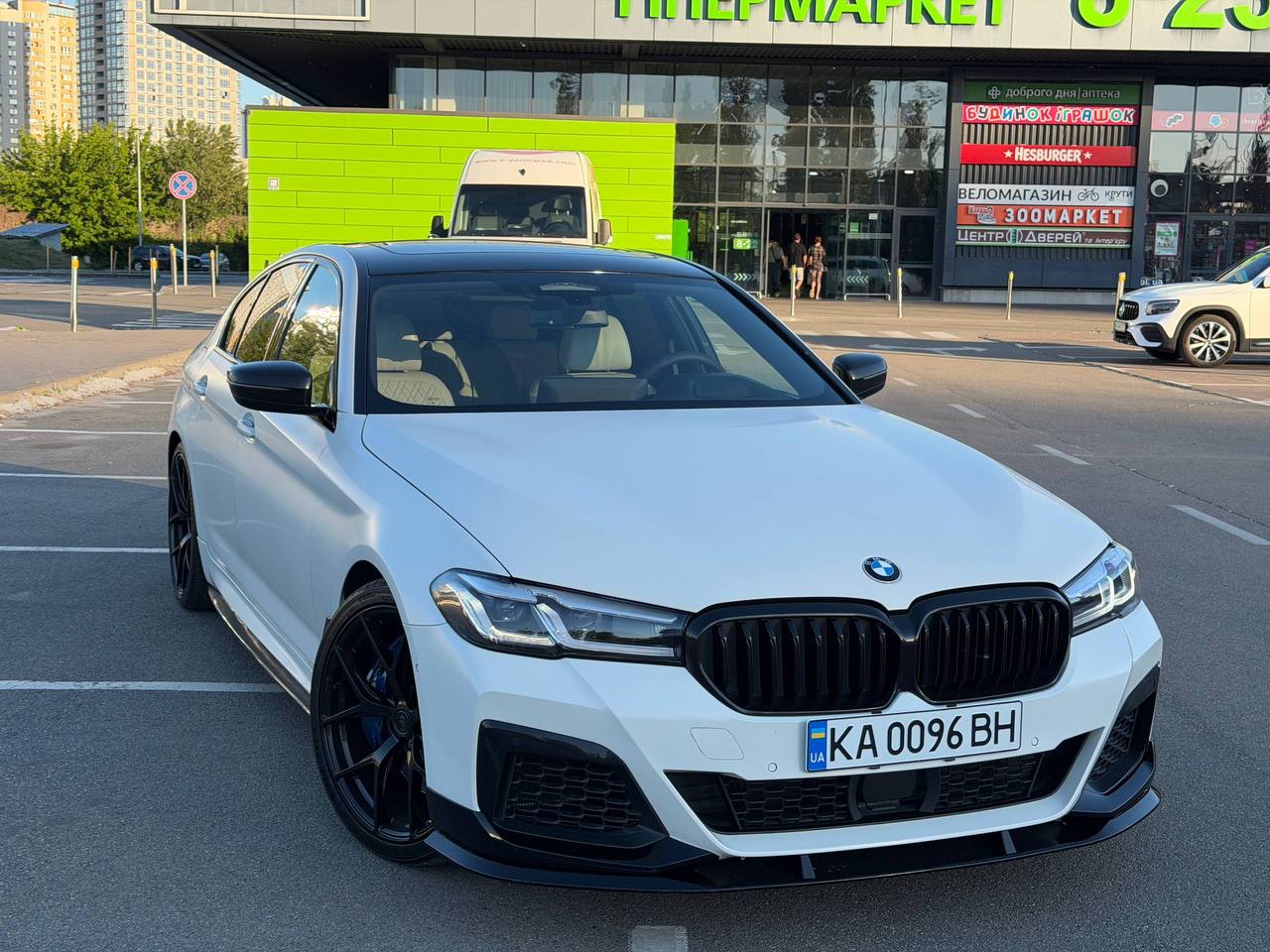 BMW M550i — фото 1