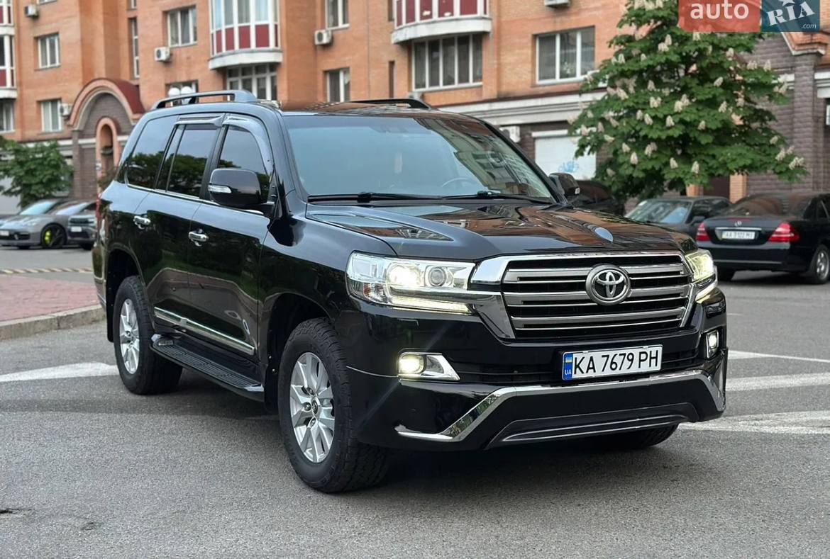 Toyota Land Cruiser 200 — фото 1