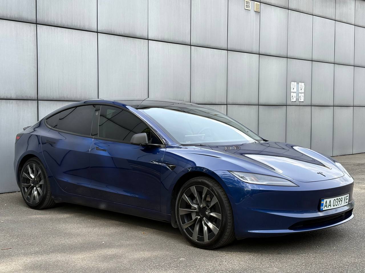Tesla Model 3 — фото 1