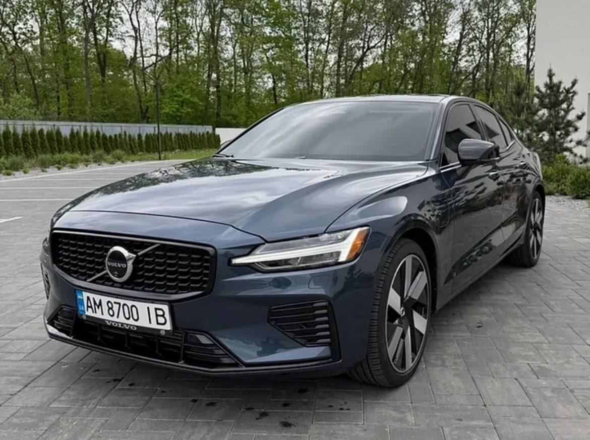 Volvo S60 Recharge — фото 1