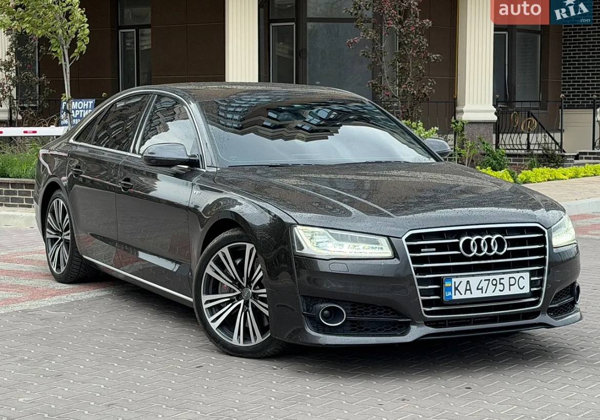 Audi A8 — фото 1