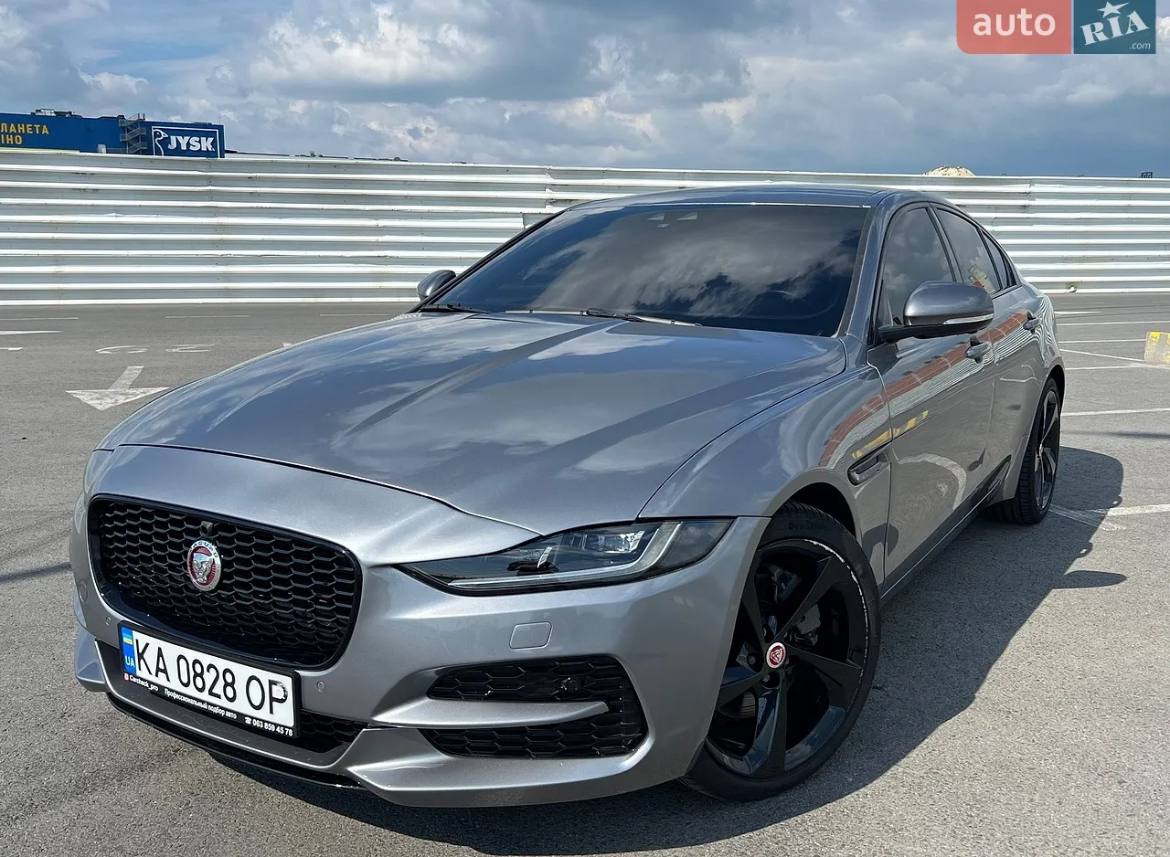 Jaguar XE — фото 1