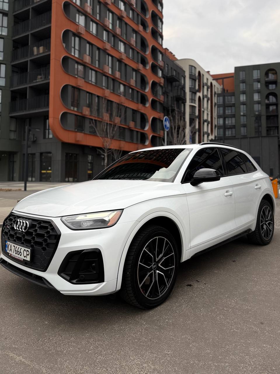 Audi SQ5 — фото 1