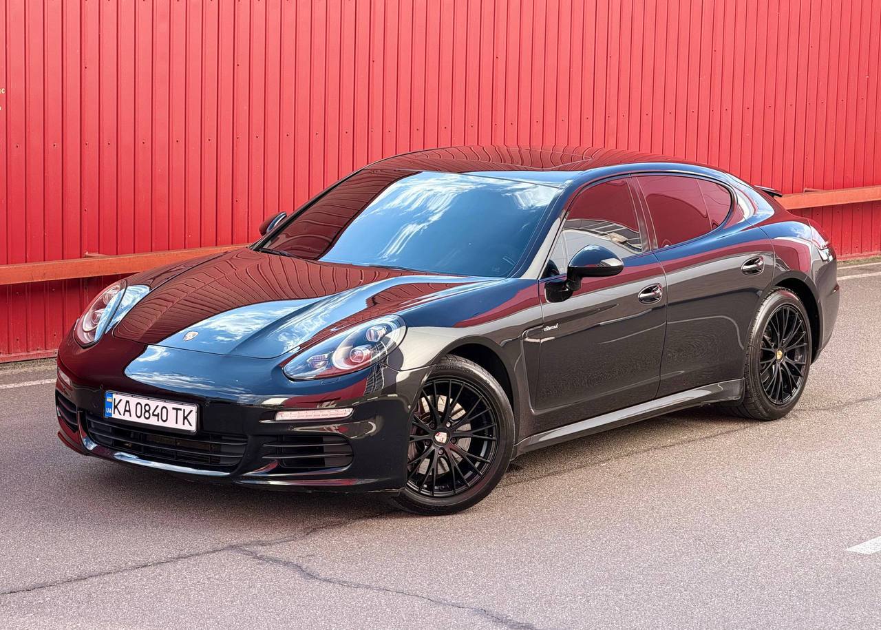 Porsche Panamera — фото 1