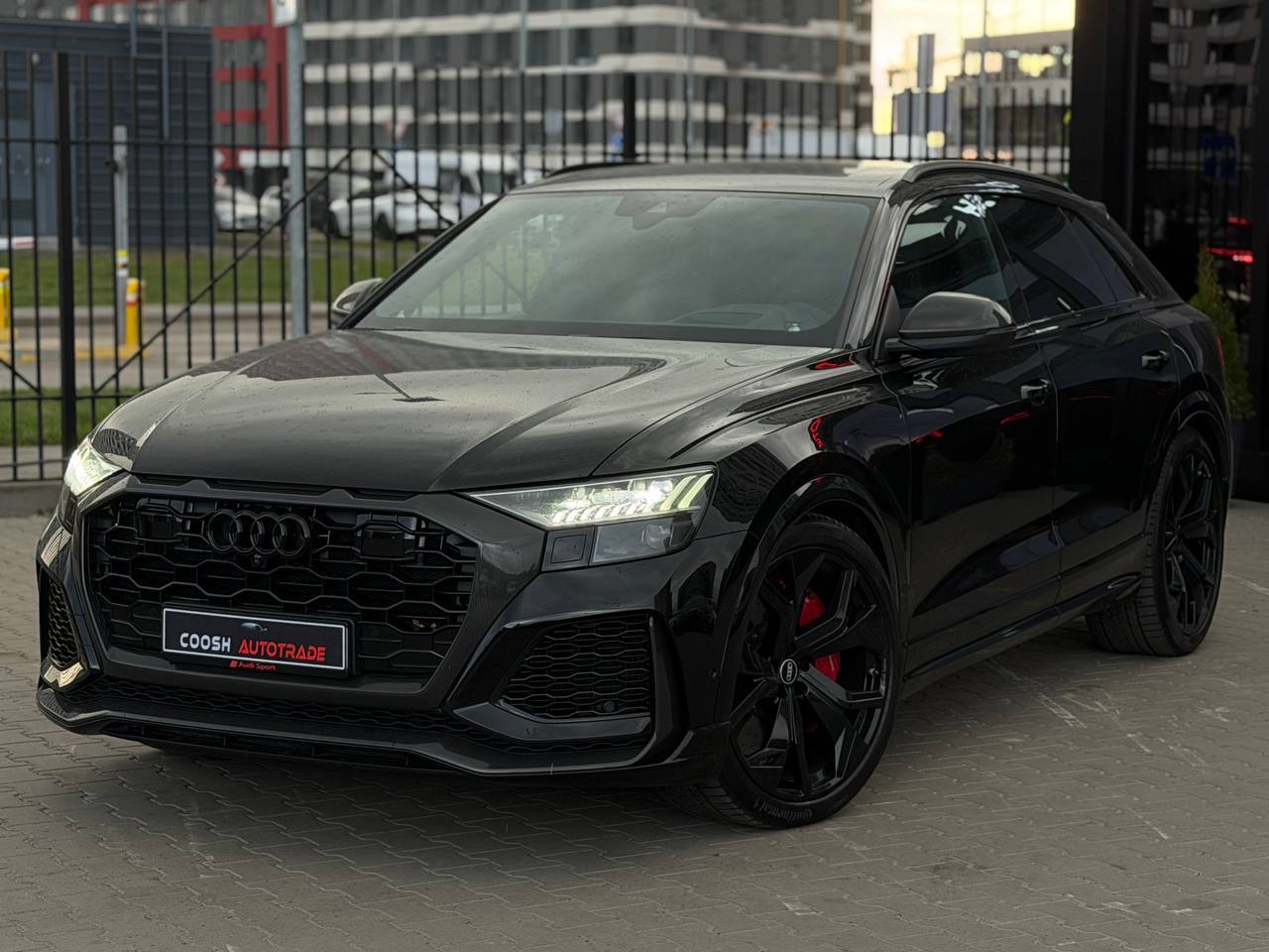 Audi RS Q8 — фото 1