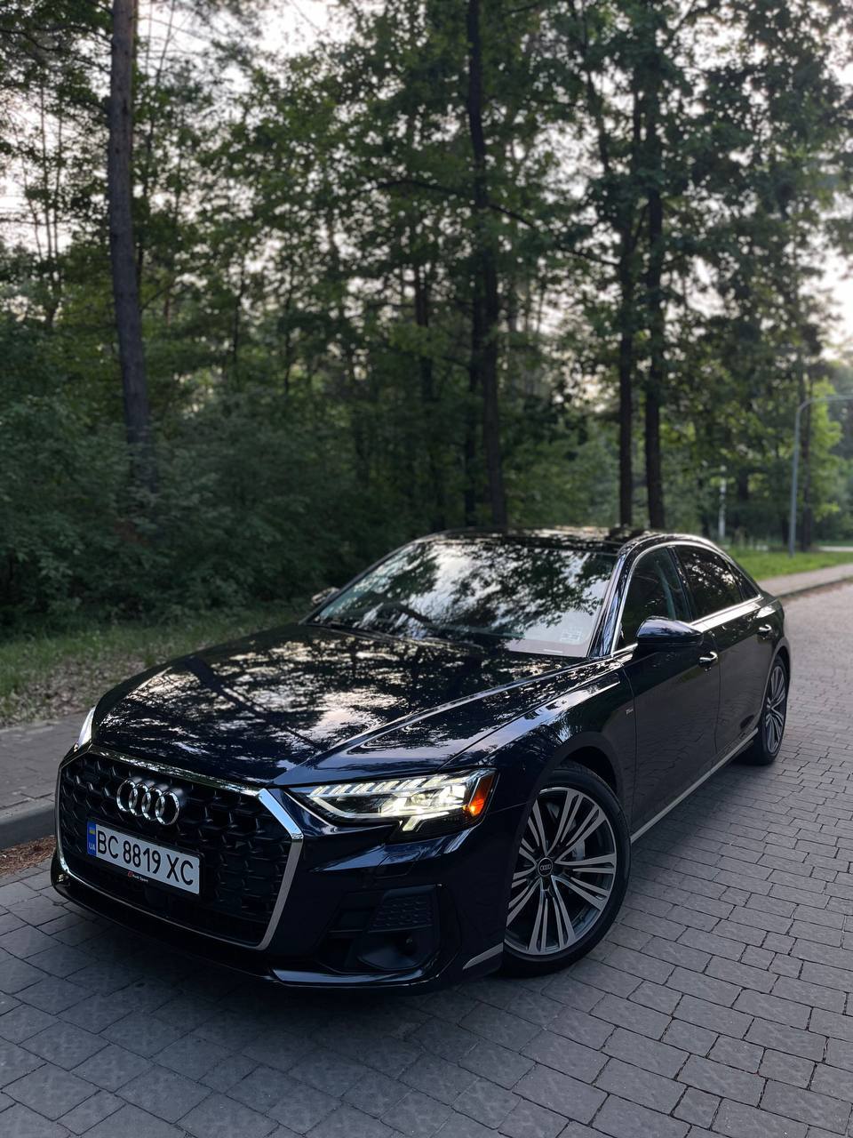Audi A8 L — фото 1