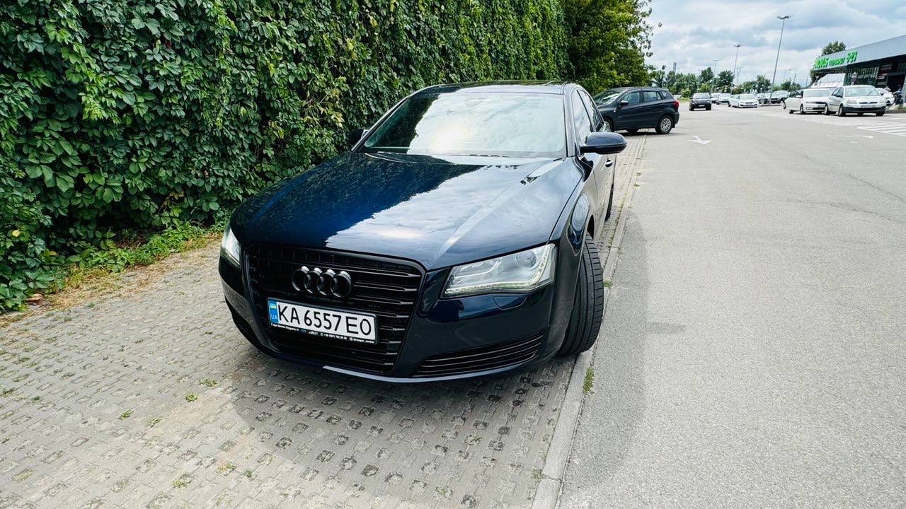 Audi A8 — фото 1