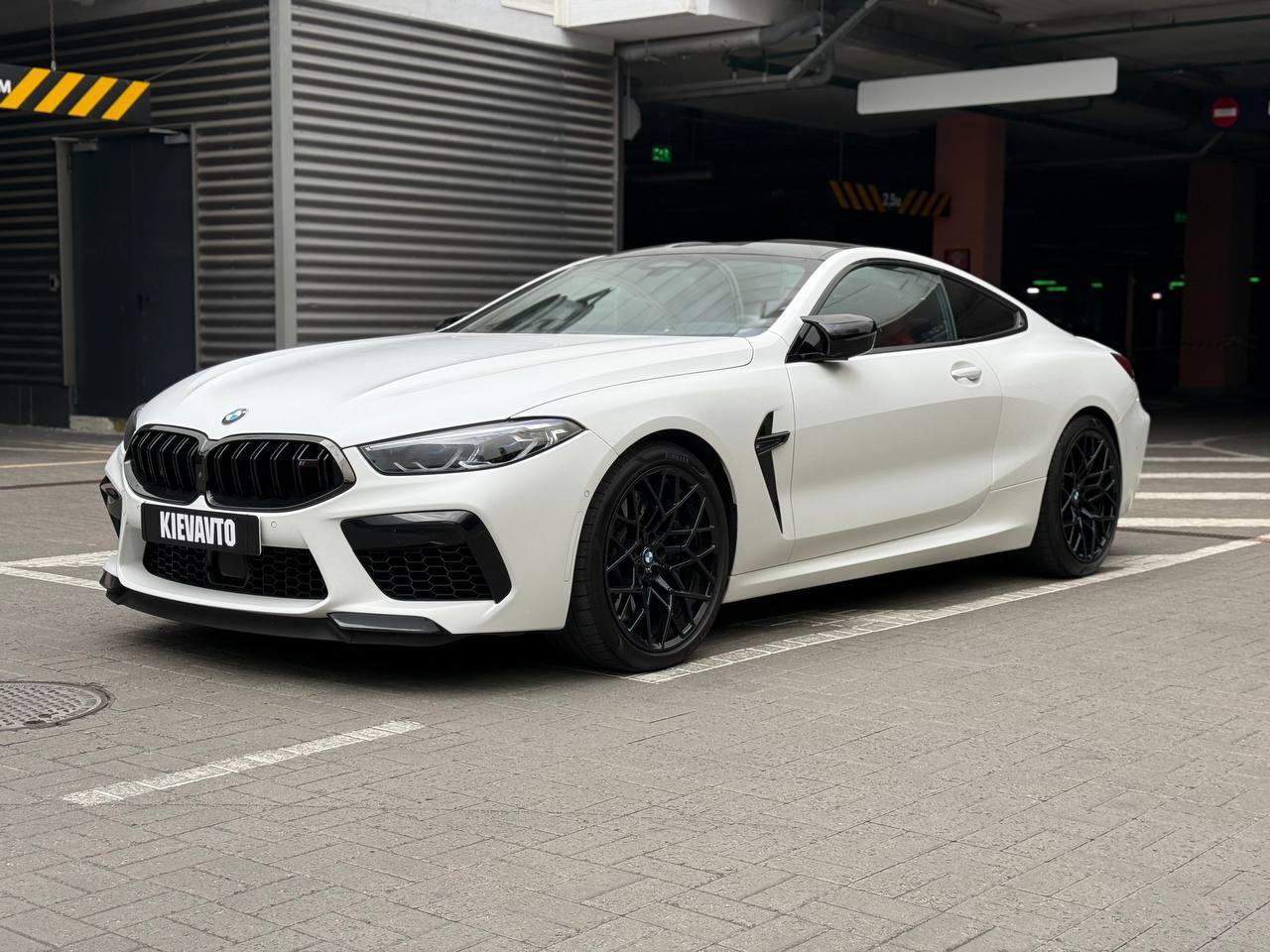 BMW M8 Competition — фото 1