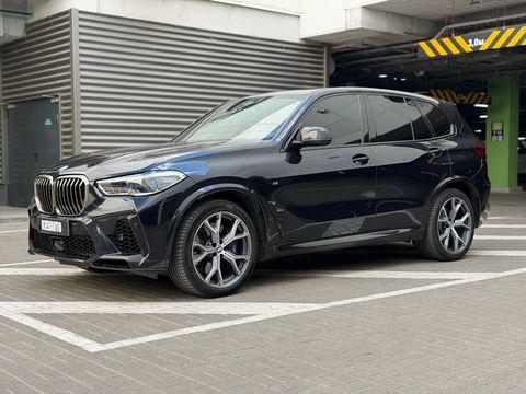 BMW X5 M50i