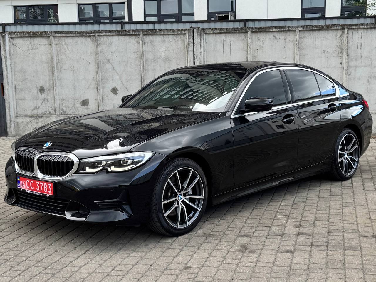 BMW 330i — фото 1
