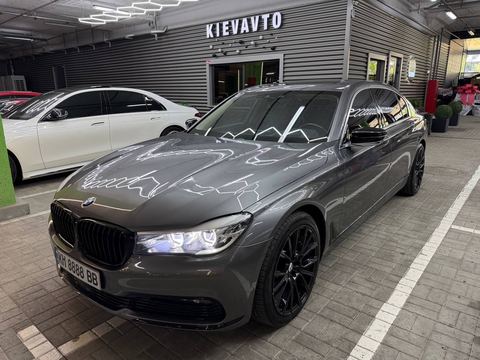 BMW 740i