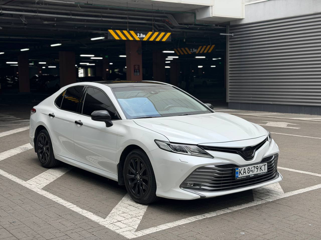Toyota Camry — фото 1