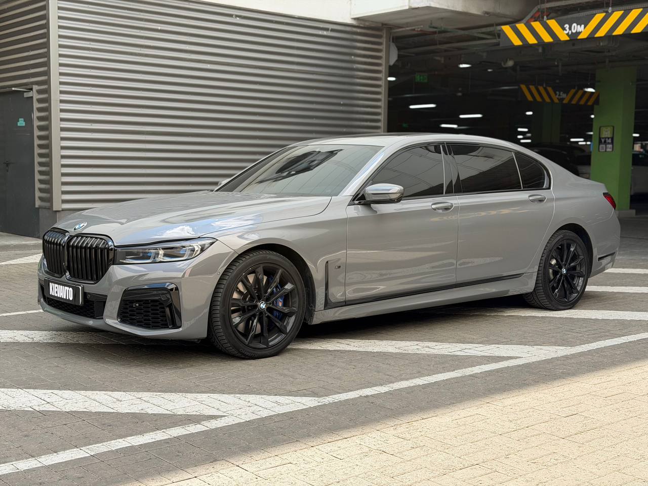 BMW 740I — фото 1