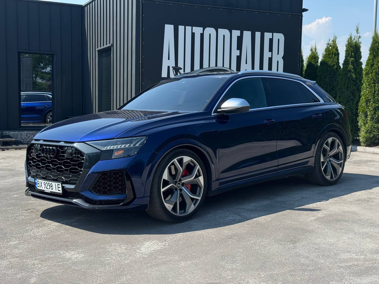 Audi RS Q8 — фото 1