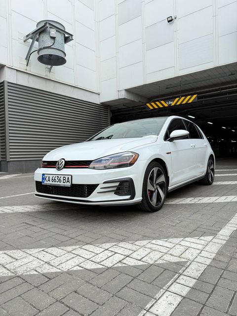 Volkswagen Golf GTI