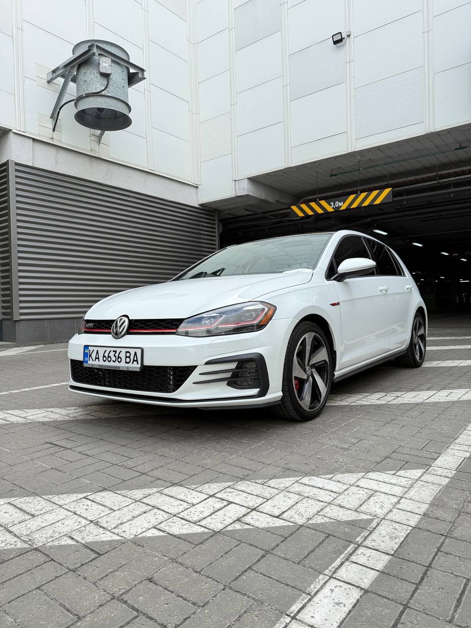 Volkswagen Golf GTI — фото 1