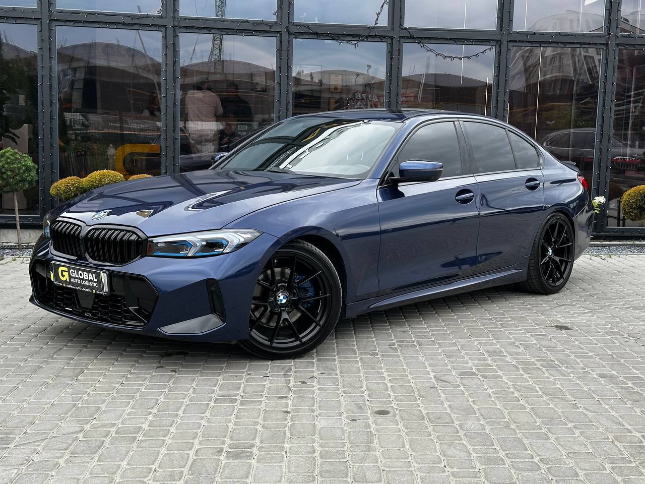 BMW 330i — фото 1