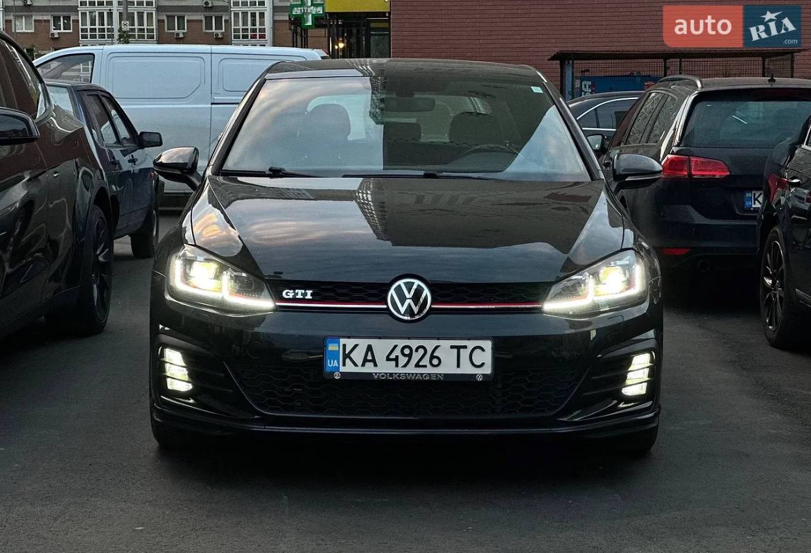 Volkswagen Golf GTI — фото 1