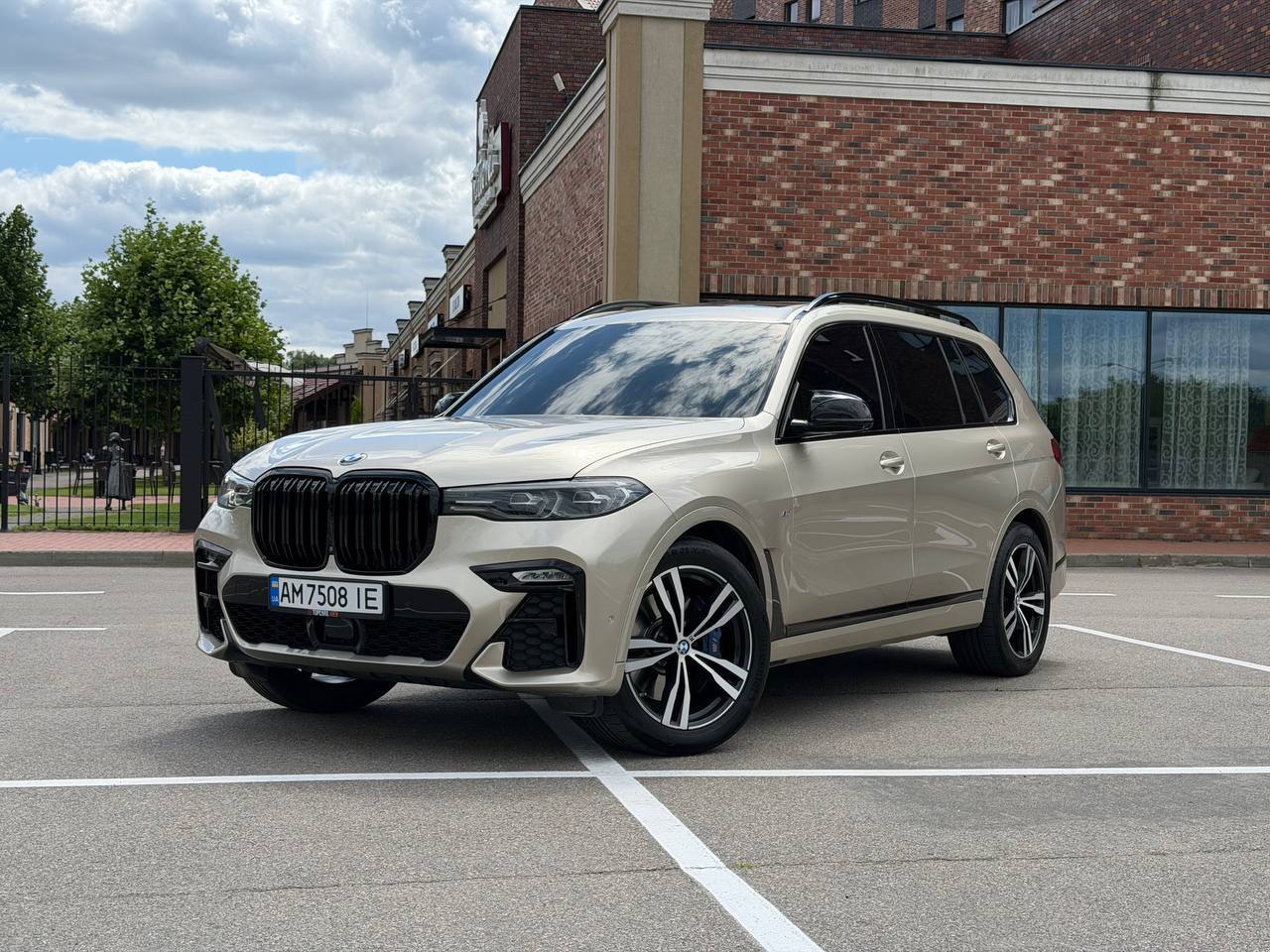 BMW X7 30d — фото 1