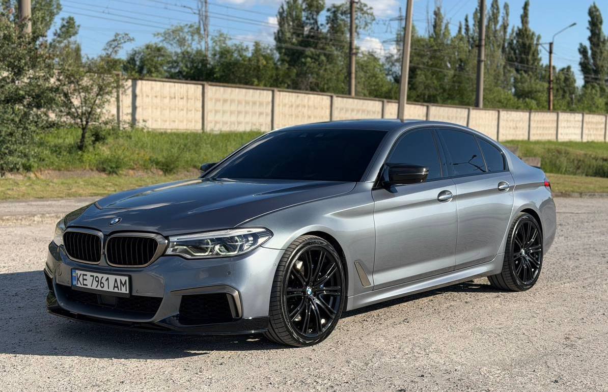 BMW M550XI — фото 1
