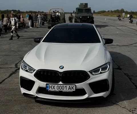 BMW M8 — фото 1
