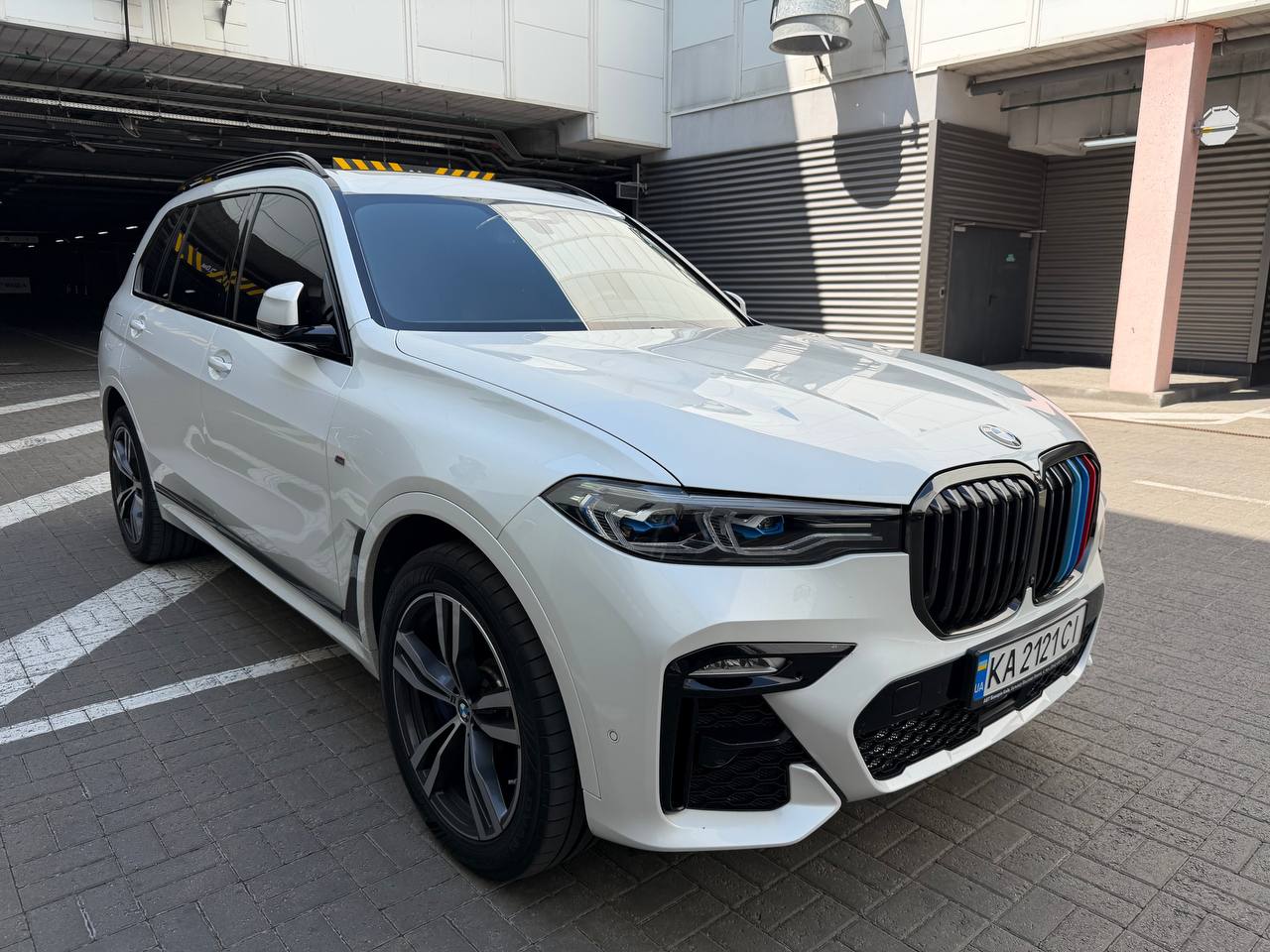 BMW X7 M50d — фото 1